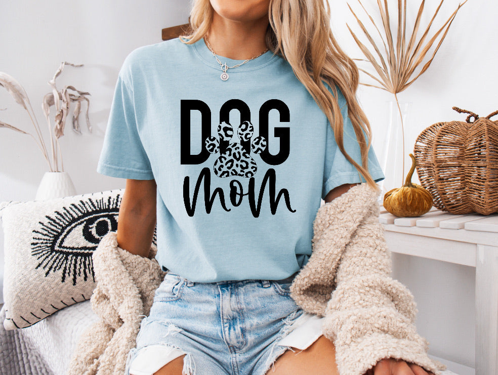 Cheetah Dog Mom Shirt – Stylish & Comfortable Comfort Colors Tee for Dog Lovers