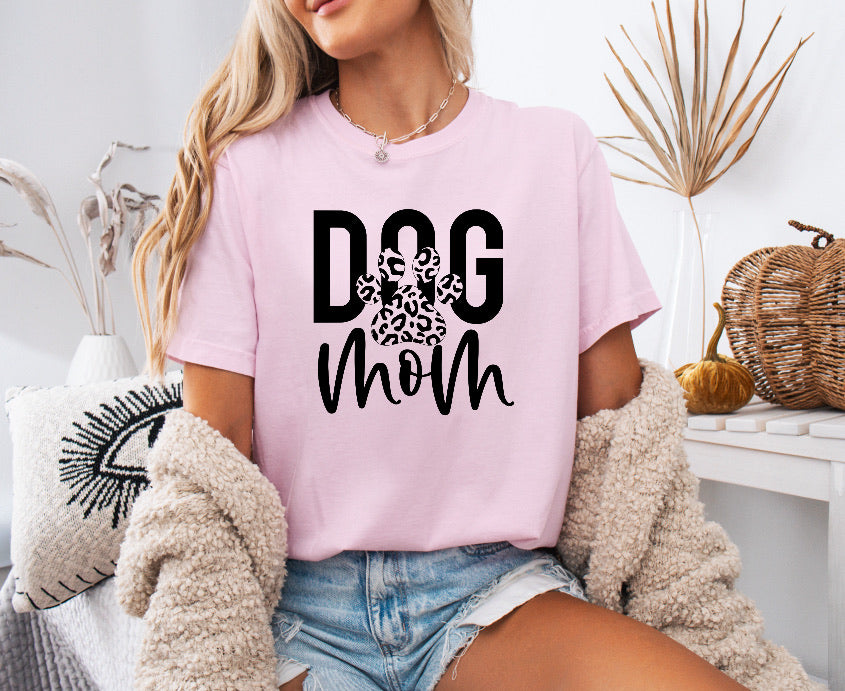 Cheetah Dog Mom Shirt – Stylish & Comfortable Comfort Colors Tee for Dog Lovers