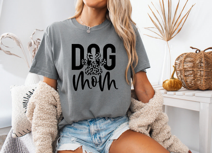 Cheetah Dog Mom Shirt – Stylish & Comfortable Comfort Colors Tee for Dog Lovers