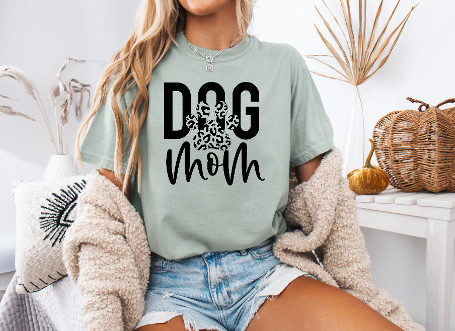 Cheetah Dog Mom Shirt – Stylish & Comfortable Comfort Colors Tee for Dog Lovers