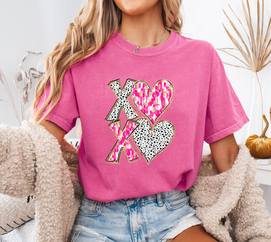 Glitter XOXO Pink Valentine’s Shirt – Comfort Colors
